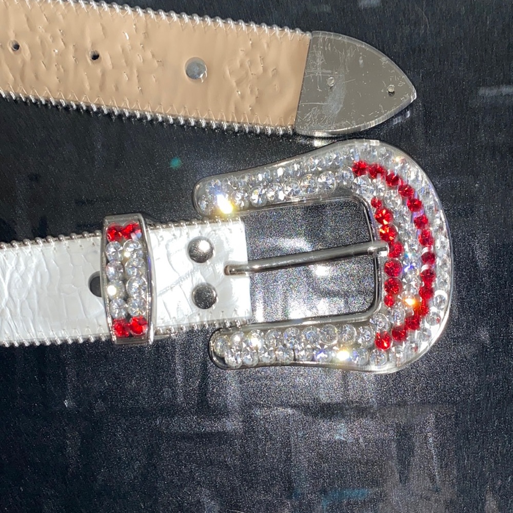 Bbsimon belt size 34 in men and this belt is technically still like new